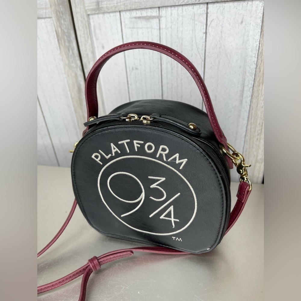 Harry Potter Hogwarts Platform 9 3/4 Crossbody Bag Handbag Purse with Charm